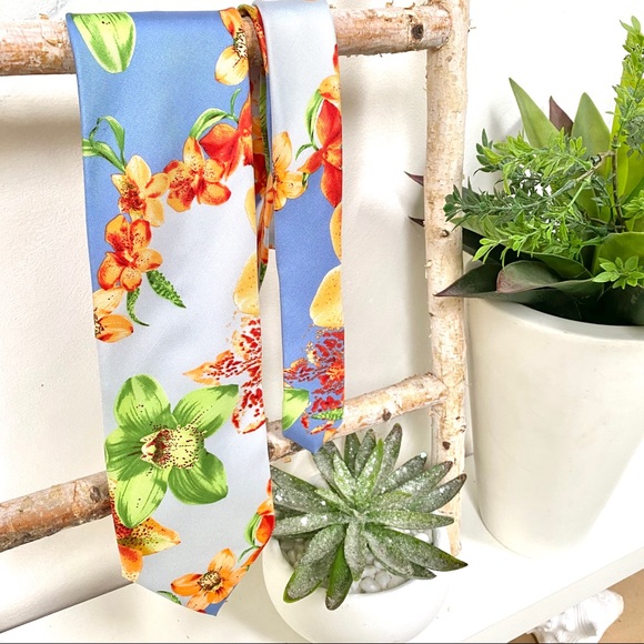 Versace Other - ✨VERSACE✨SILK exotic FLORAL pattern -neck tie